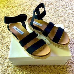 Brand new / never worn Steve Madden sandals!